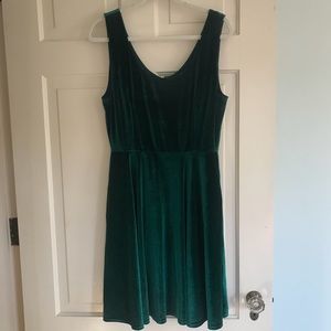 Modcloth Dresses - Modcloth Emerald Green Velvet Holiday Dress Modcloth Dresses - Modcloth Emerald Green Velvet Holiday Dress